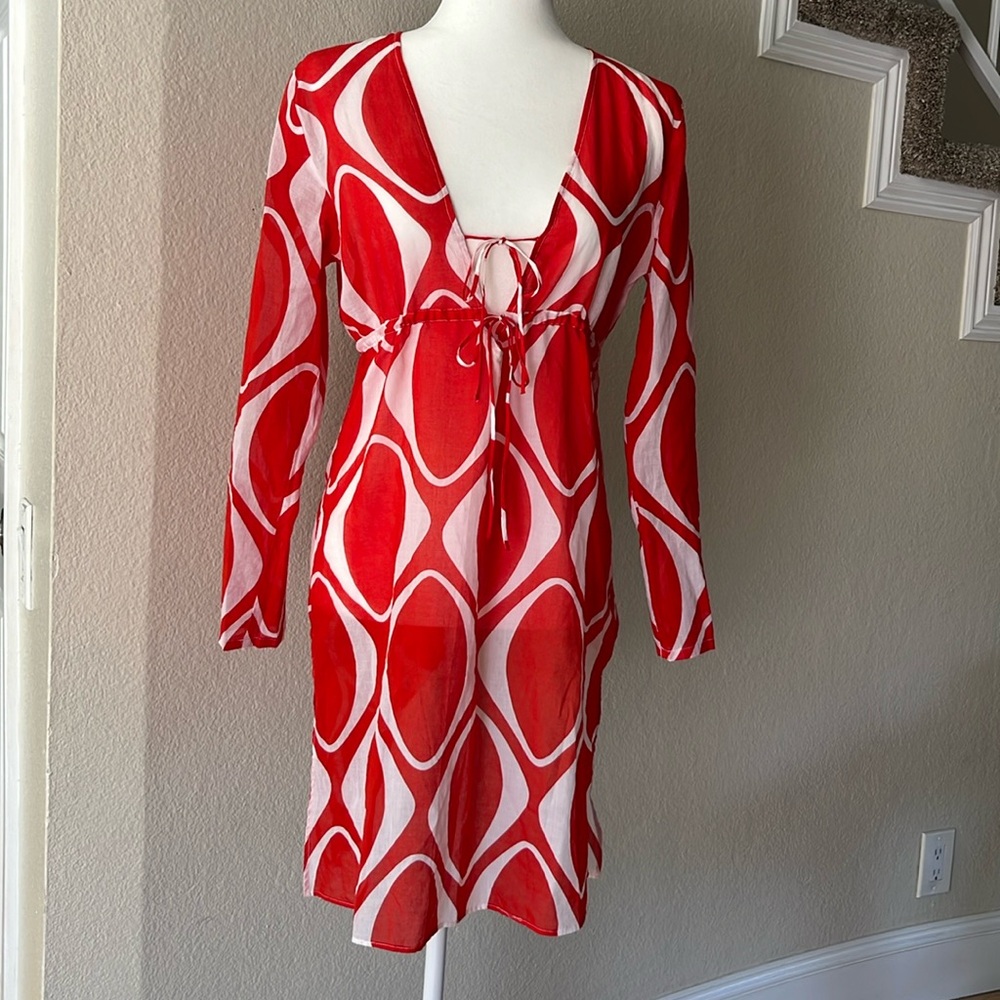 Echo coverup in red and white.  Size medium.  Runs a little small.